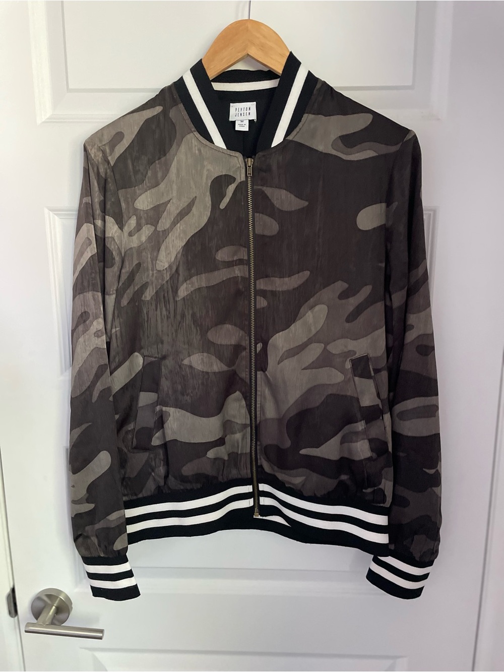 Peyton Jensen Urban Camo Bomber Women M Jacket Zipper Pockets Lightweight Satin